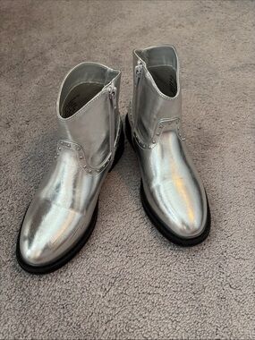 Girls’ size 4 Silver Ankle Boots - Metallic Zip Side Chelsea